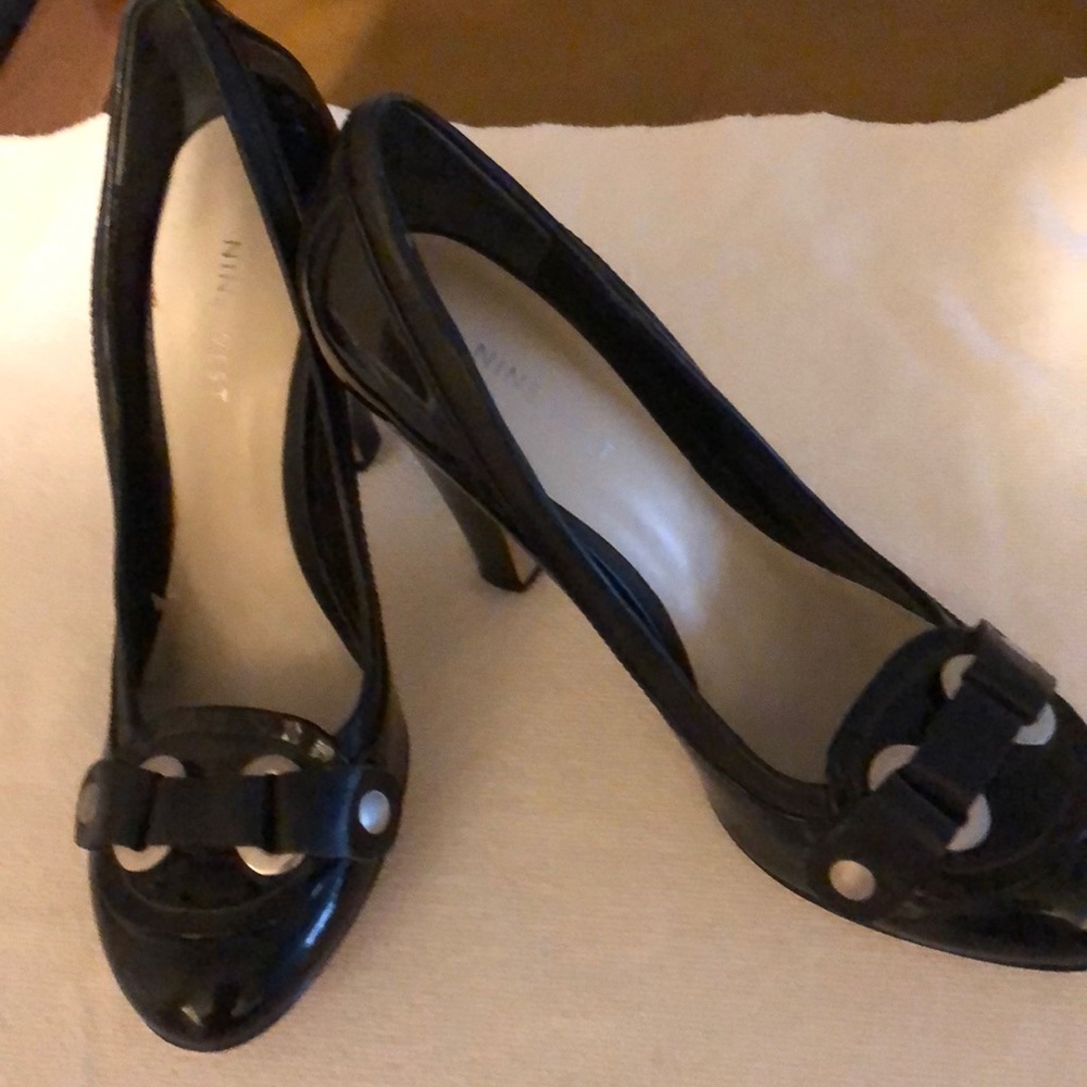 Black patent leather high heels with buckle.